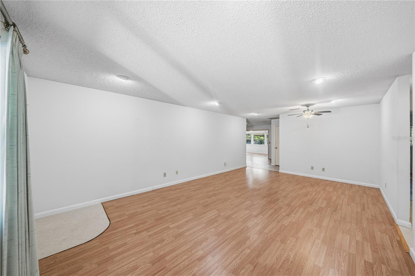 CIRCLE SQUARE WOODS Y - Residential