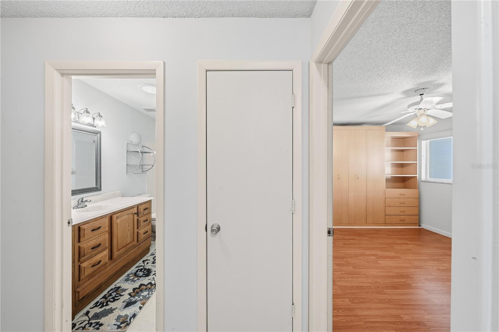 CIRCLE SQUARE WOODS Y - Residential