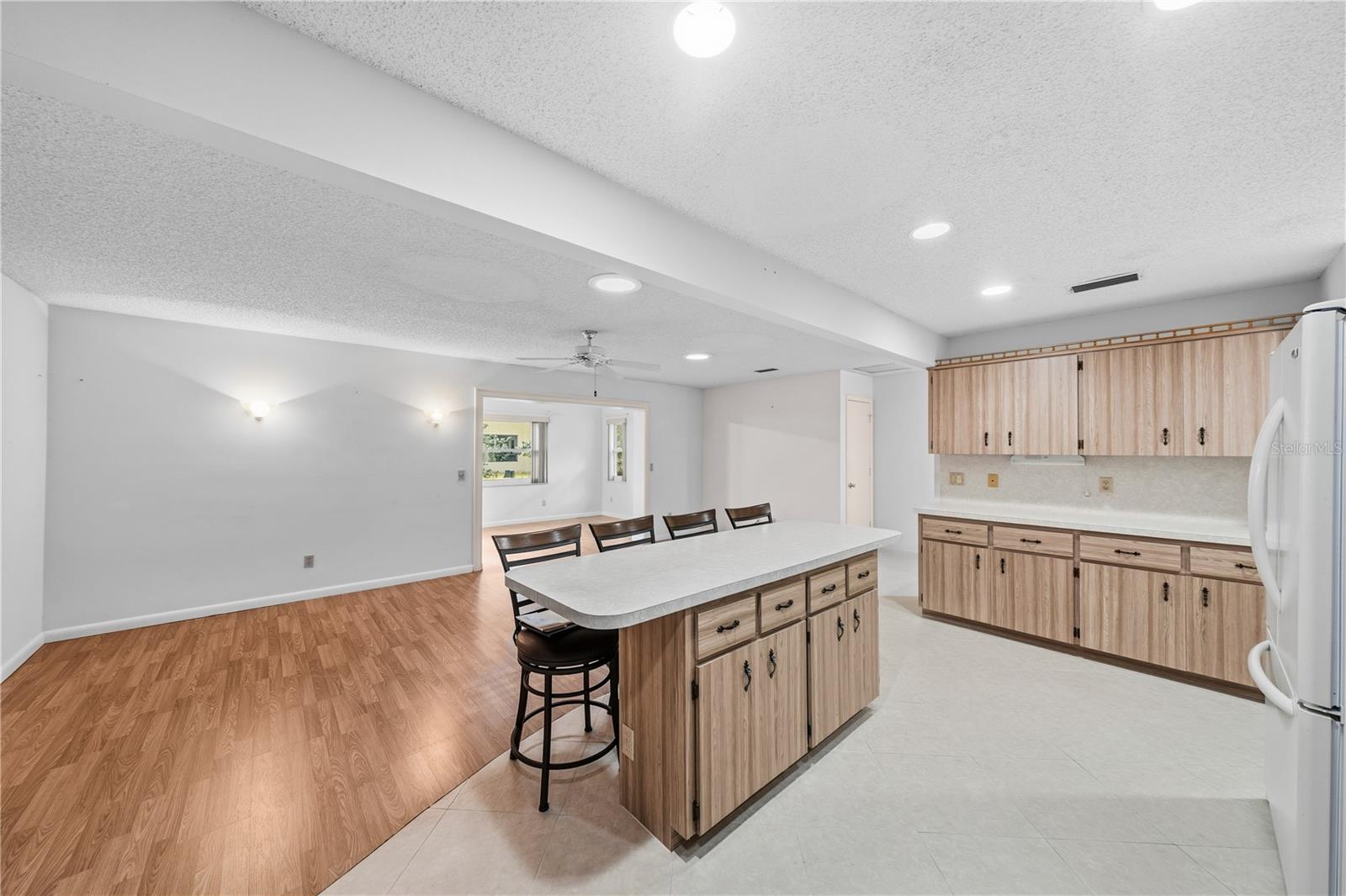 CIRCLE SQUARE WOODS Y - Residential