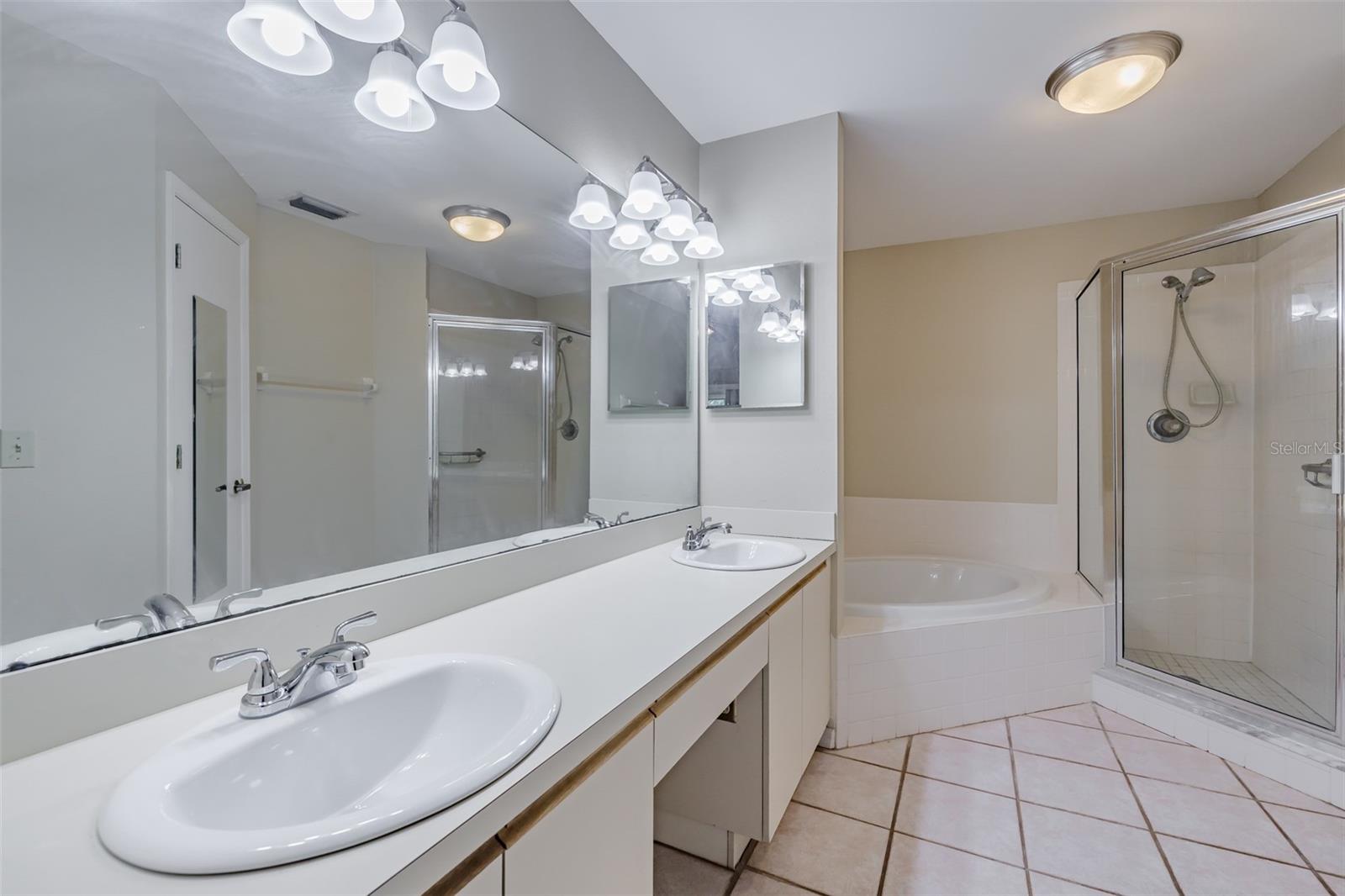 CARROLLWOOD COVE AT EMERALD GR - Residential