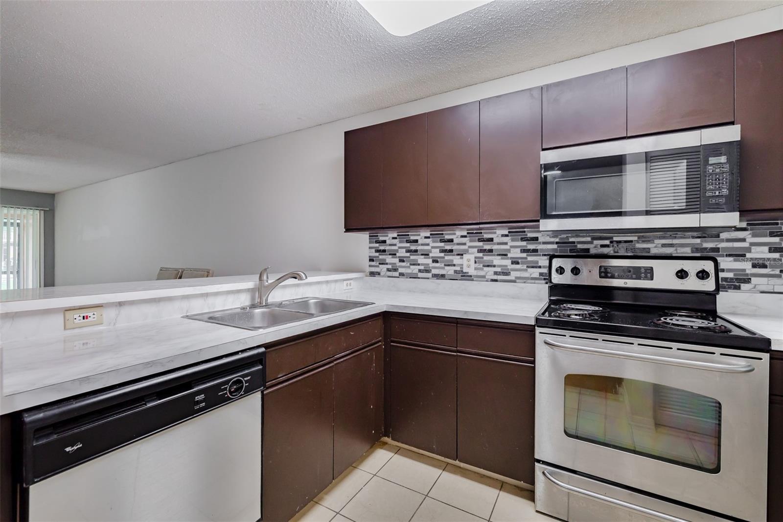 CARROLLWOOD COVE AT EMERALD GR - Residential