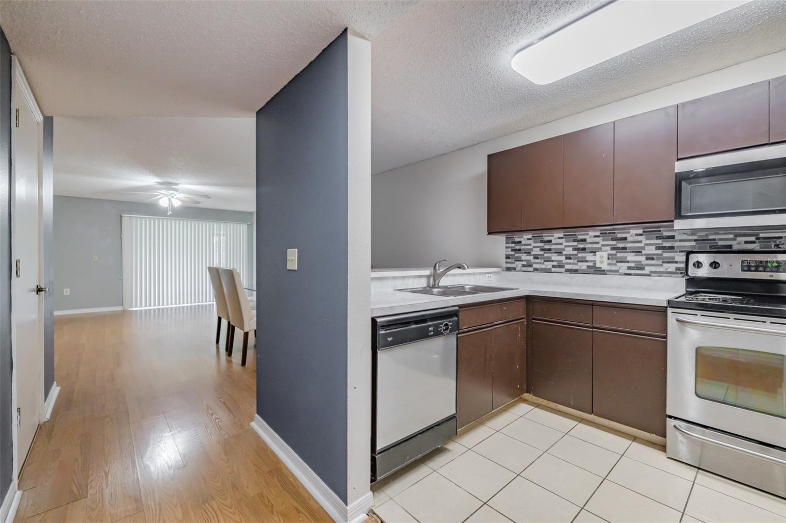 CARROLLWOOD COVE AT EMERALD GR - Residential