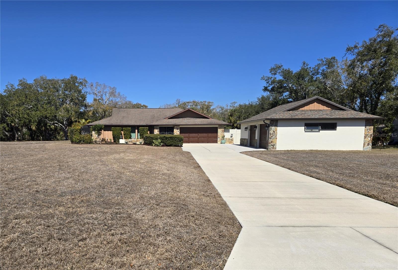 1213 LEXINGTON DRIVE