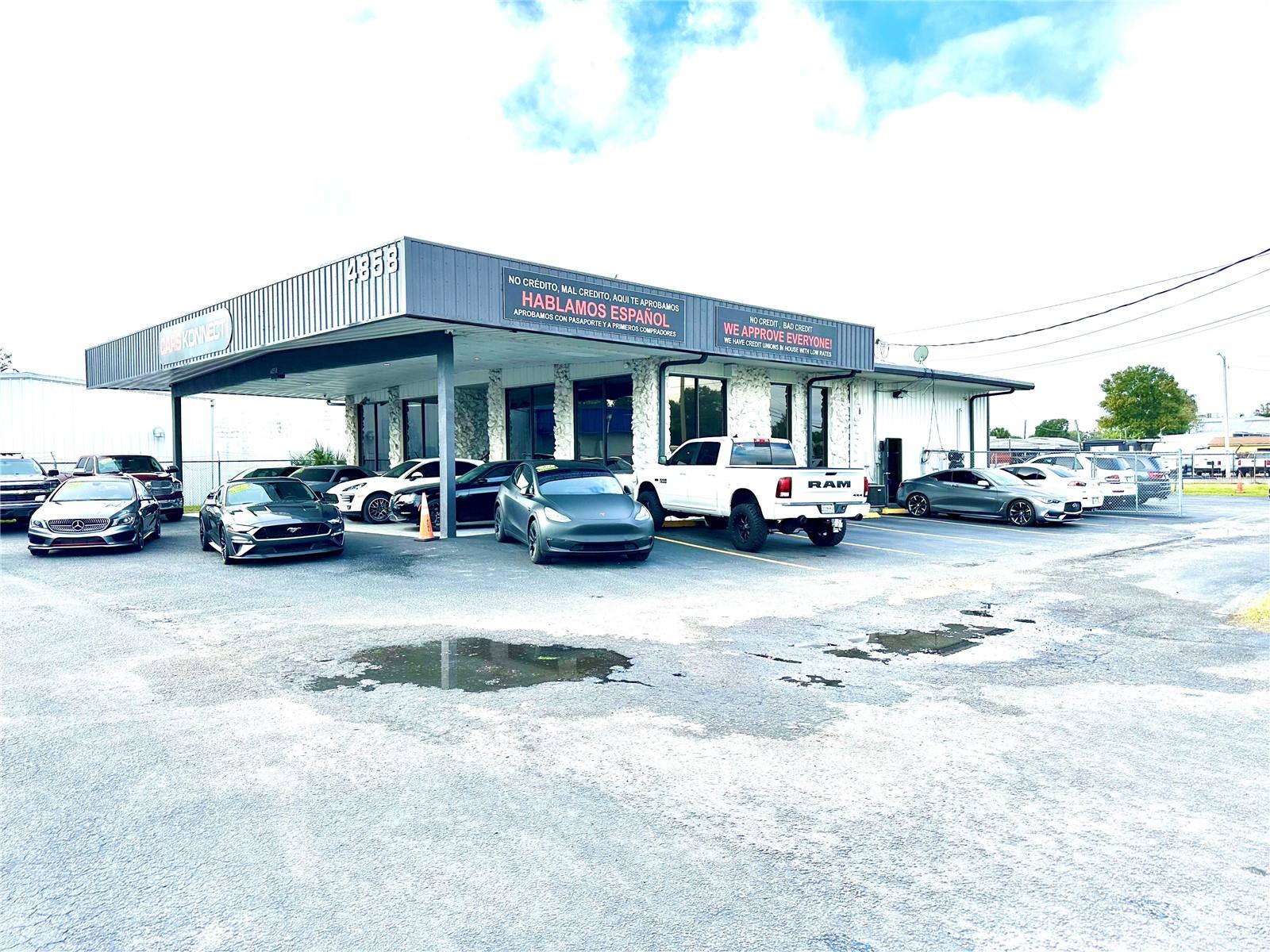 PRIME LOCATION!! With more than 64,000 vehicles per day. Located on N Dale Mabry and close to the Tampa Bay Buccaneers Stadium. This is a unique property with 0.72 acre with endless opportunities for a new business. Surrounded by countless new developments and only minutes from Tampa International Airport and I275, makes this piece of Real Estate the perfect investment to expand or relocate your business.
DON'T MISS THIS OPPORTUNITY.