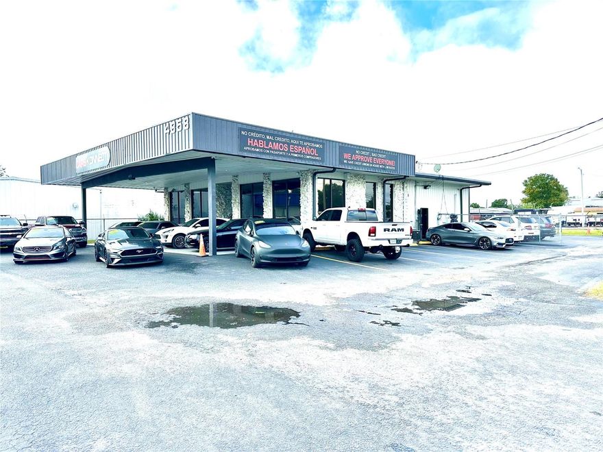PRIME LOCATION!! With more than 64,000 vehicles per day. Located on N Dale Mabry and close to the Tampa Bay Buccaneers Stadium. This is a unique property with 0.72 acre with endless opportunities for a new business. Surrounded by countless new developments and only minutes from Tampa International Airport and I275, makes this piece of Real Estate the perfect investment to expand or relocate your business.
DON'T MISS THIS OPPORTUNITY.
