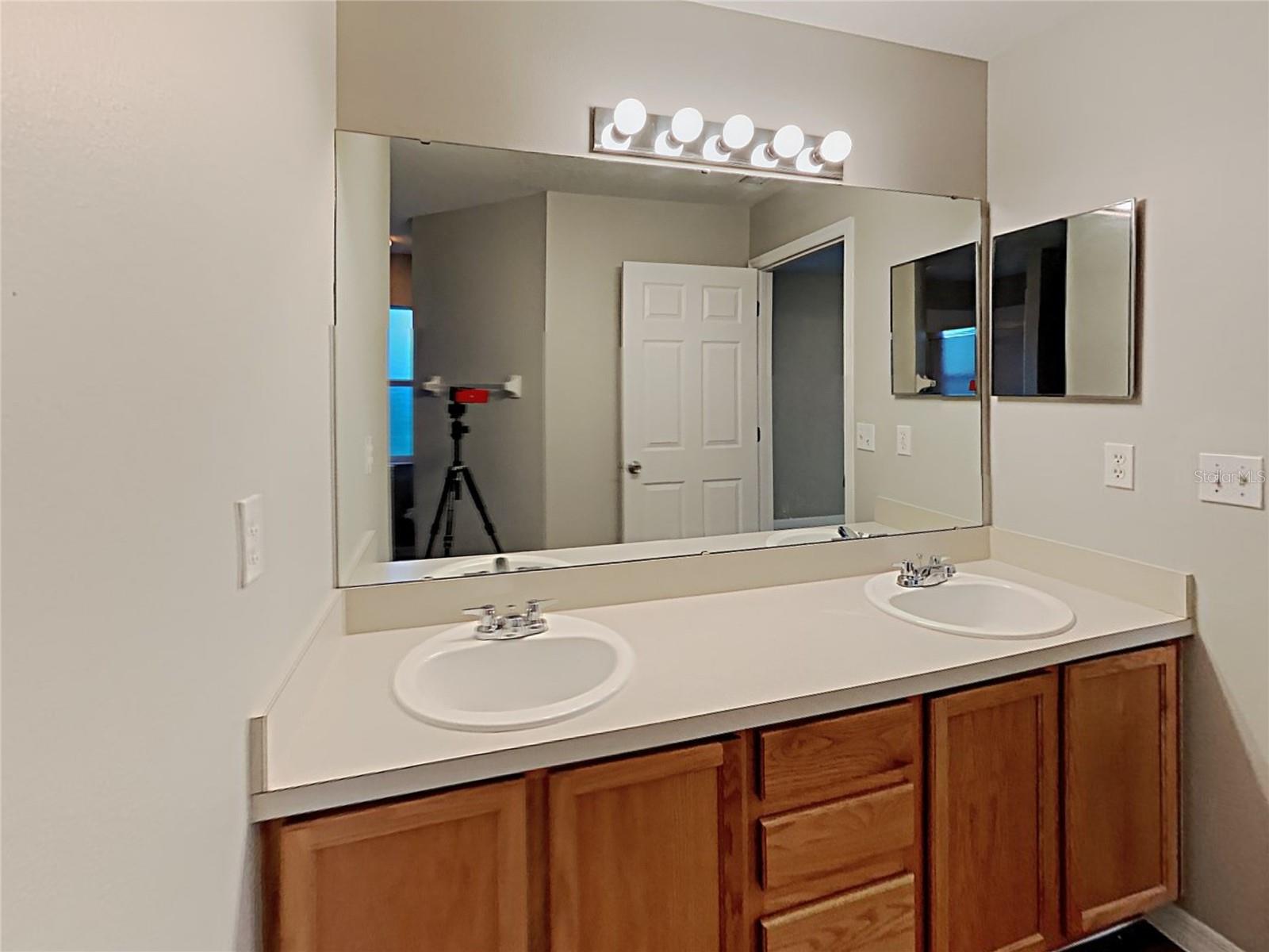 EASTRIDGE PH 01 - Residential Lease