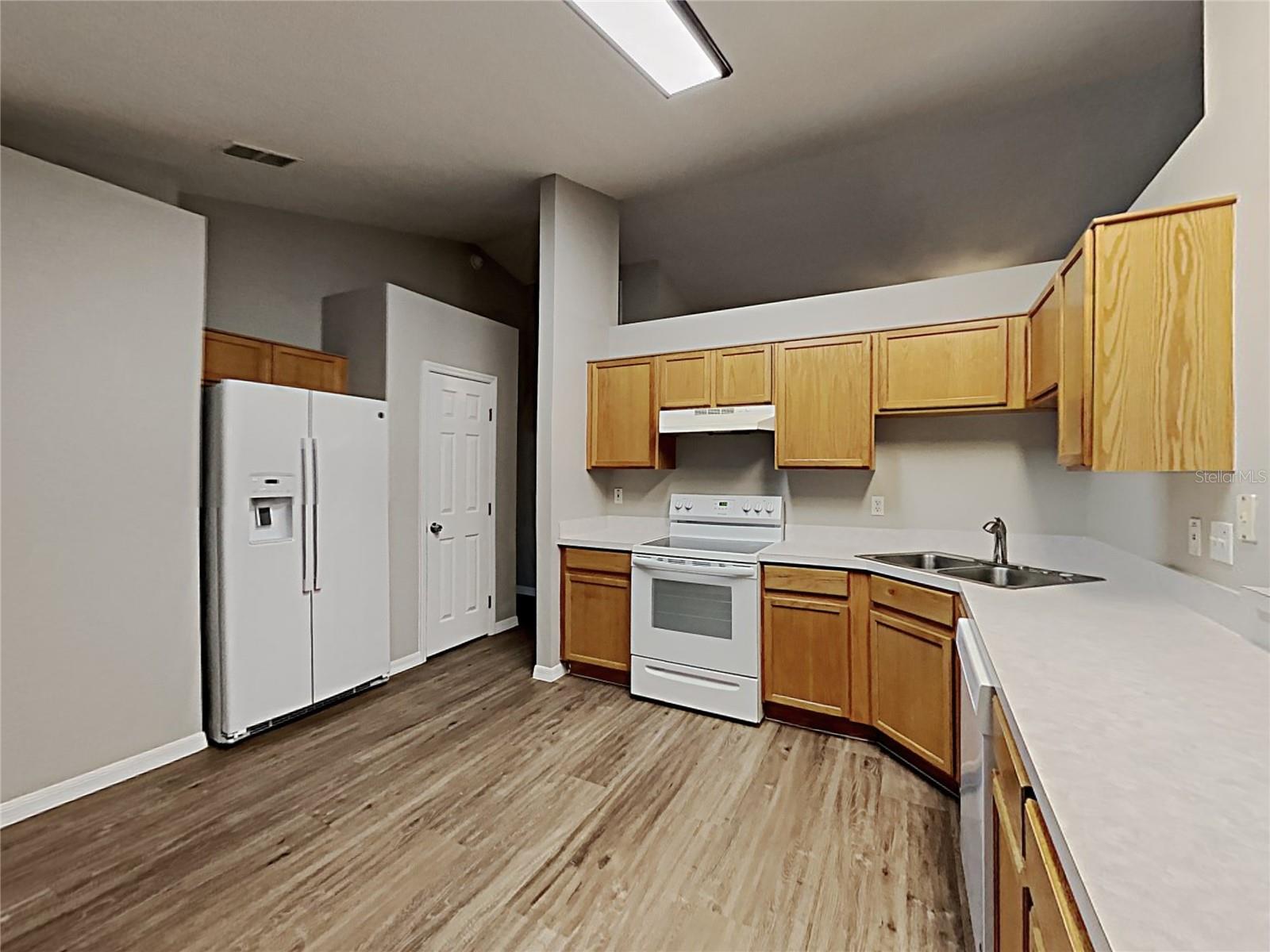 EASTRIDGE PH 01 - Residential Lease