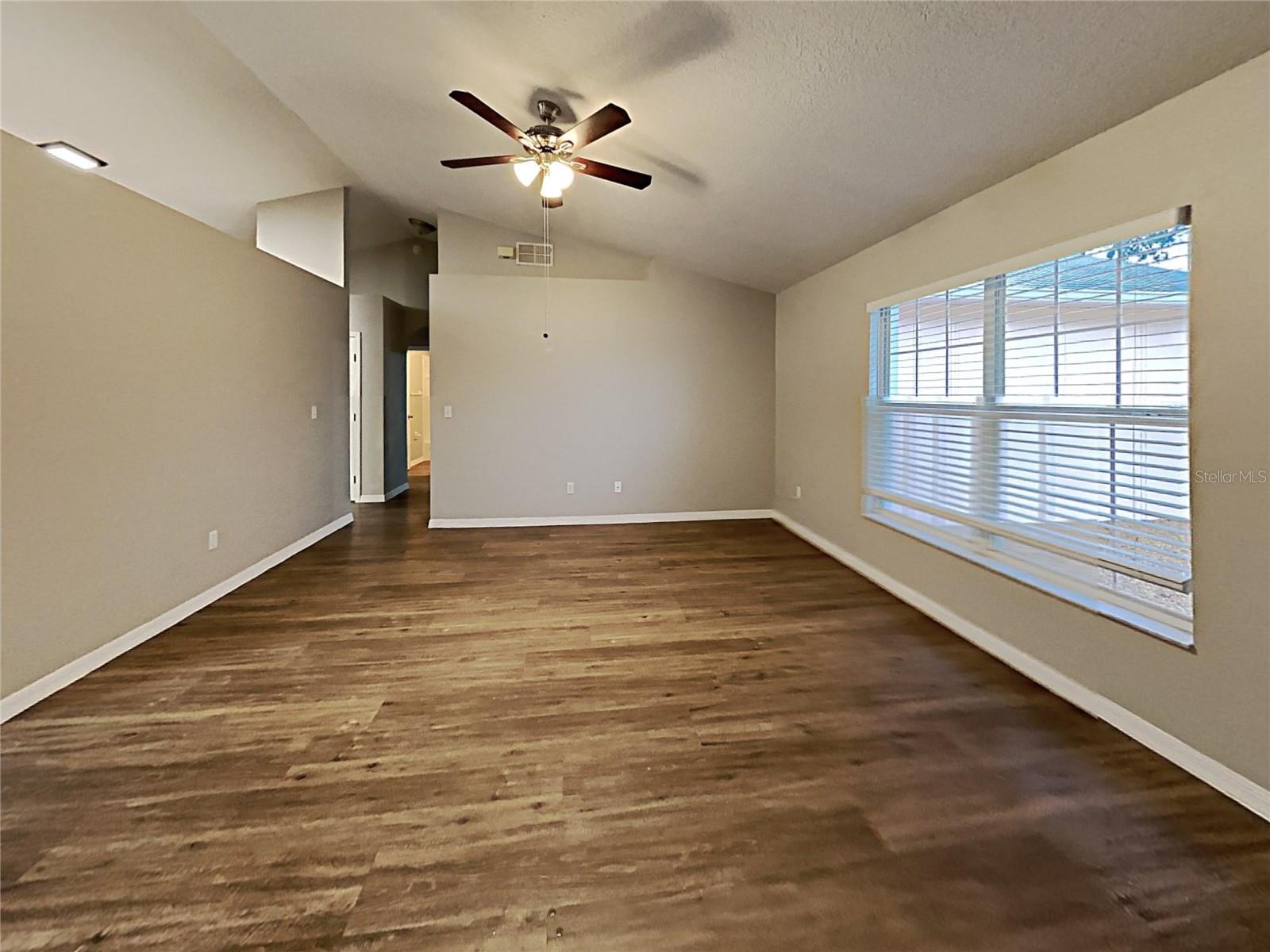 EASTRIDGE PH 01 - Residential Lease