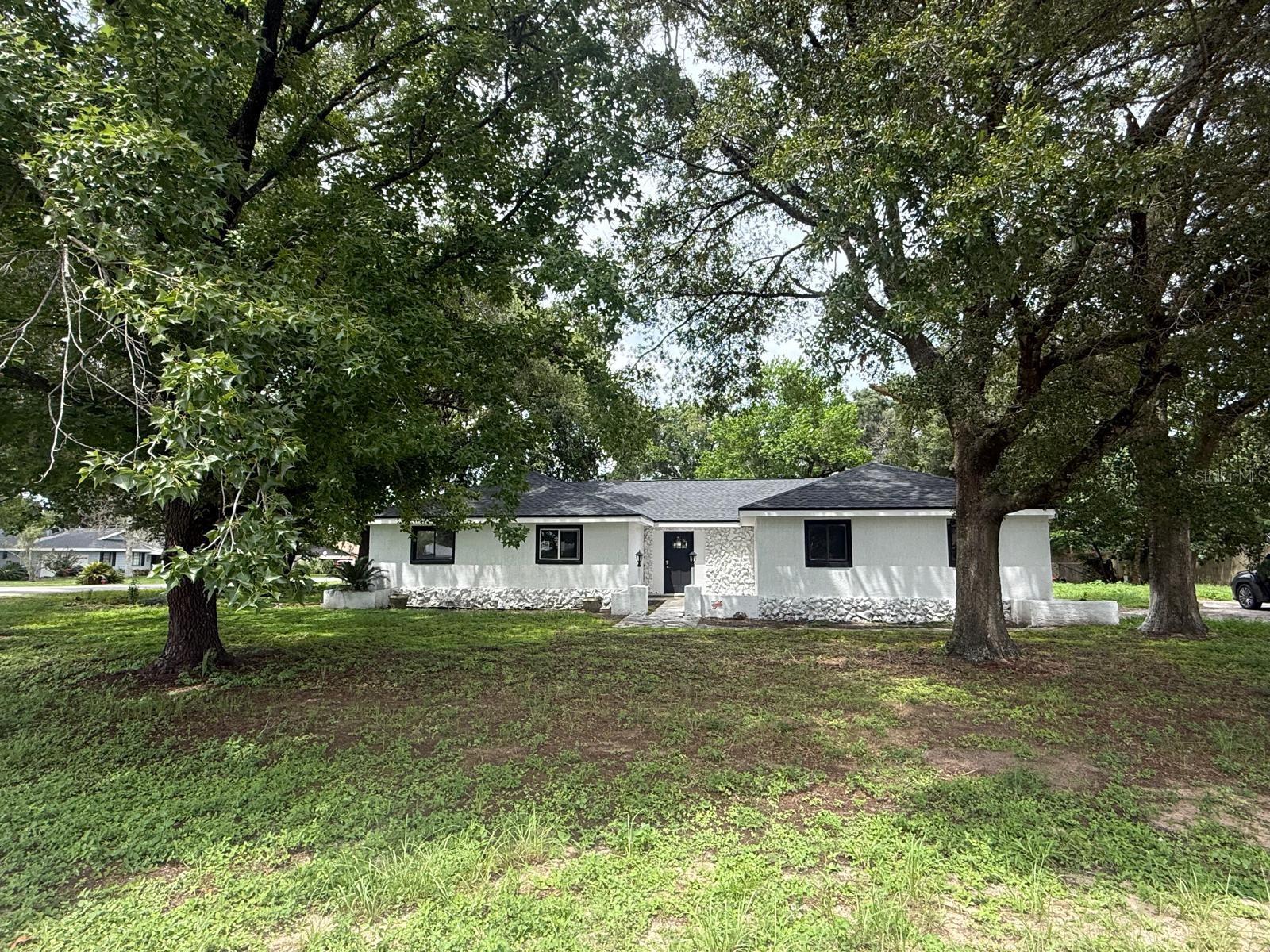 LEONARDO ESTATE - Residential Lease