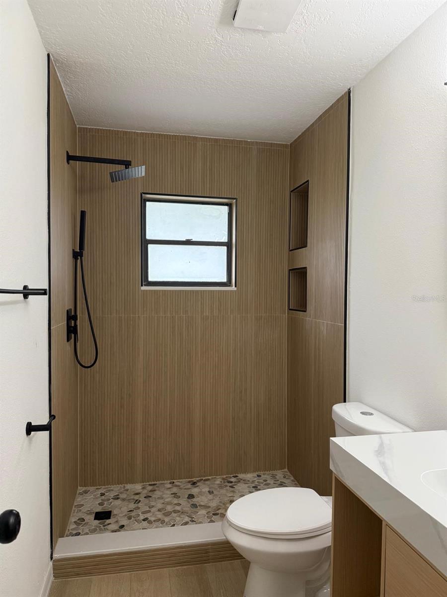 LEONARDO ESTATE - Residential Lease