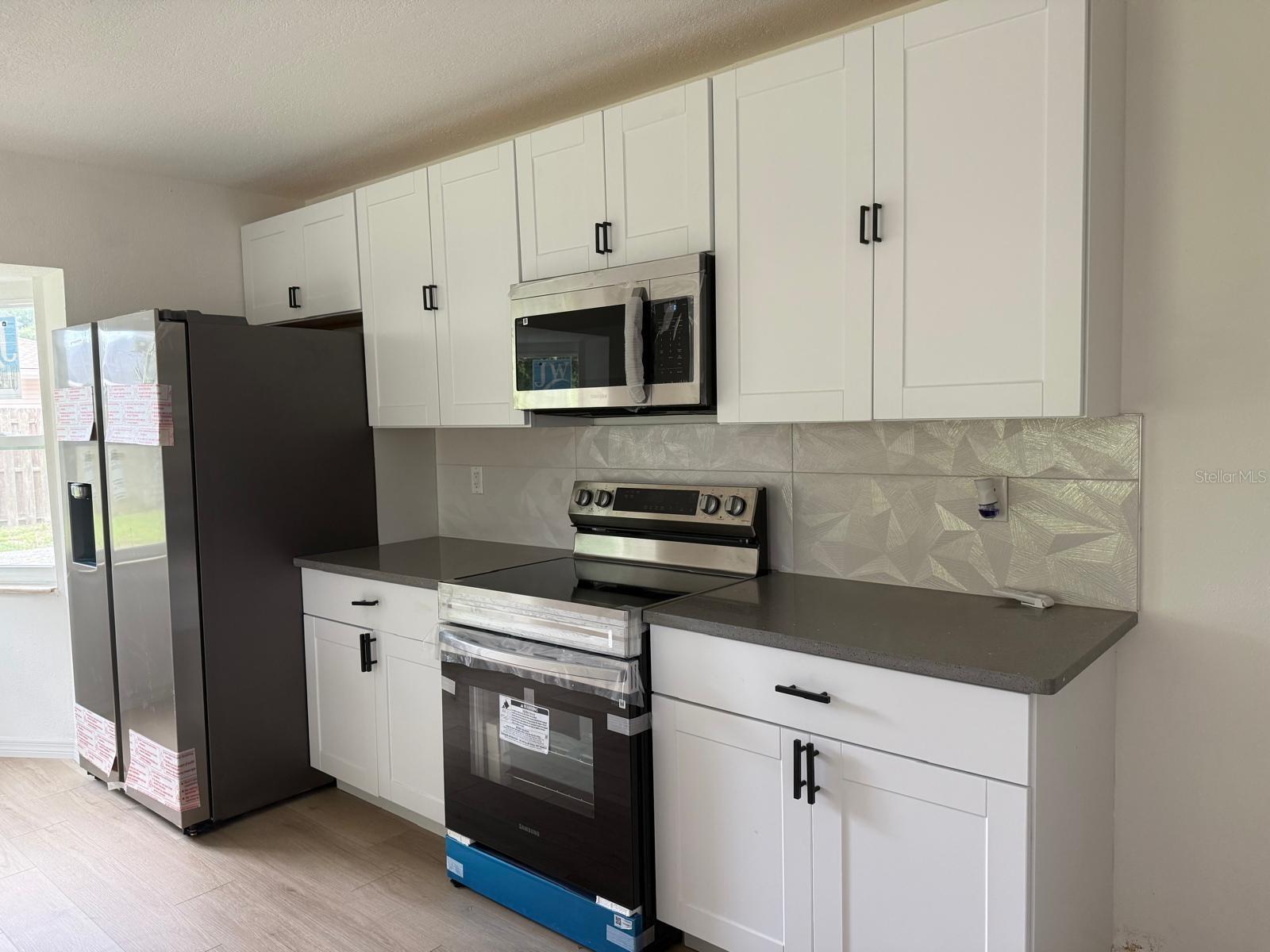 LEONARDO ESTATE - Residential Lease