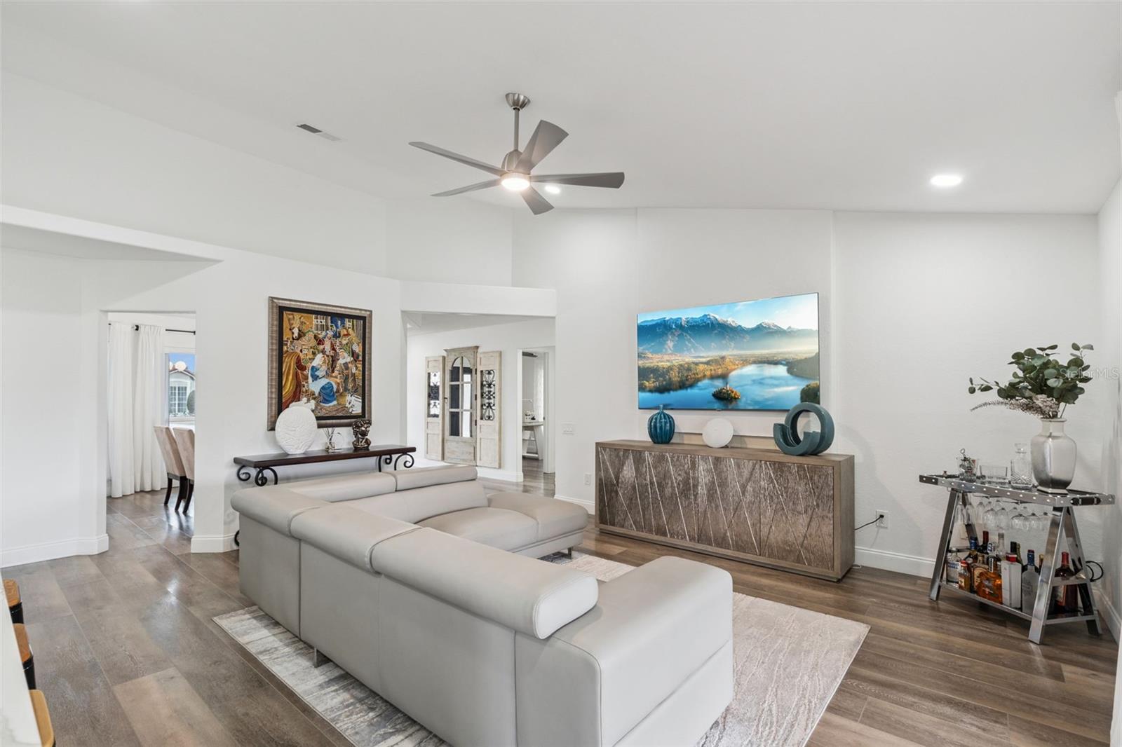 VENTURA PLACE - Residential