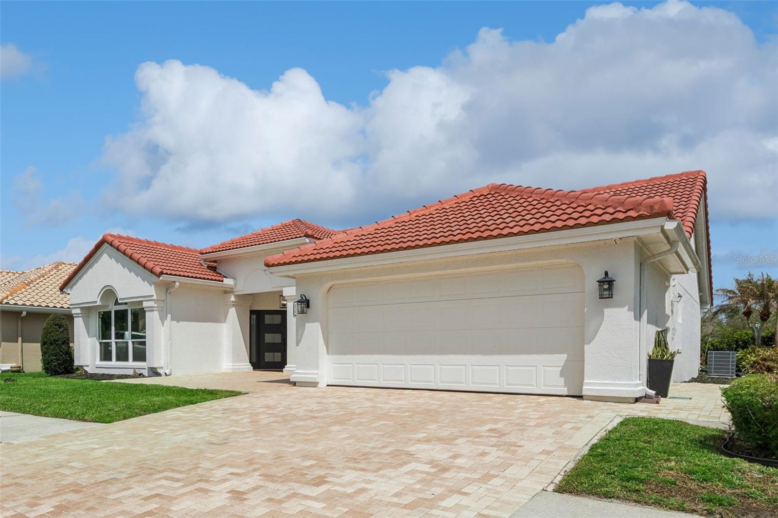 VENTURA PLACE - Residential