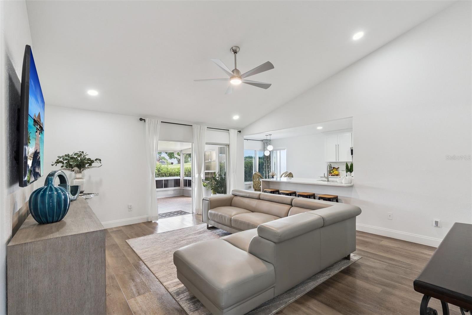 VENTURA PLACE - Residential