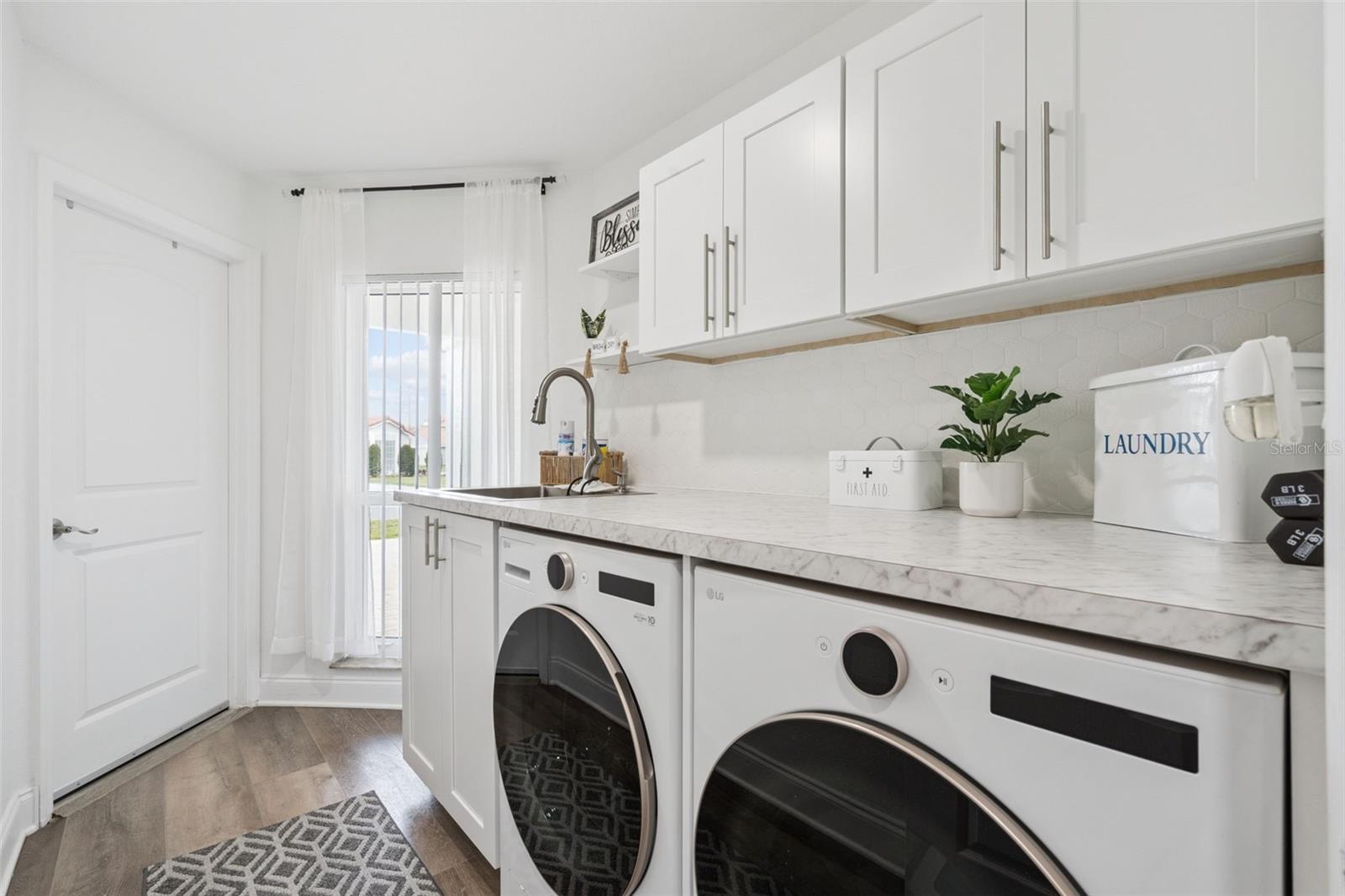 VENTURA PLACE - Residential