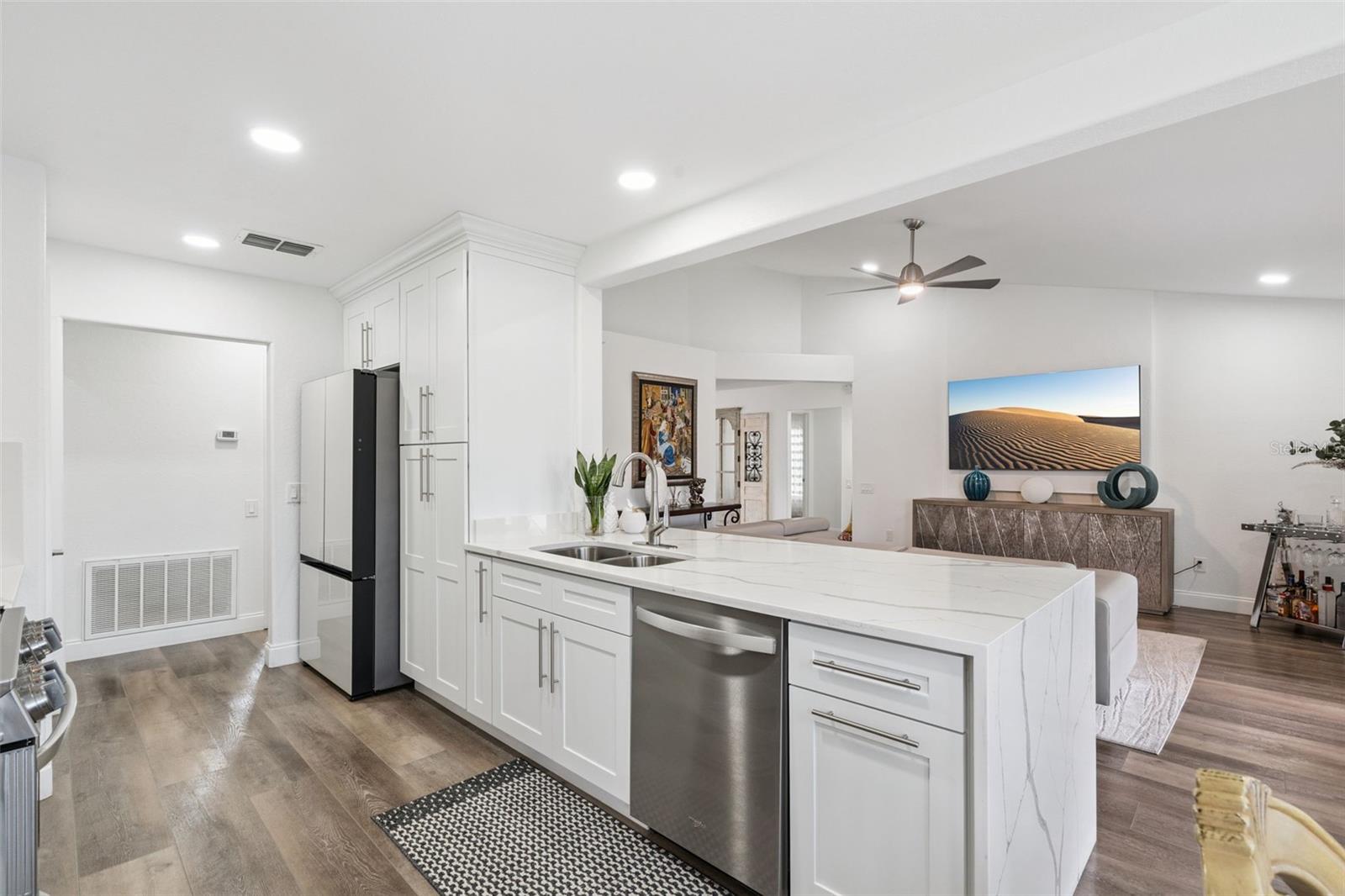 VENTURA PLACE - Residential