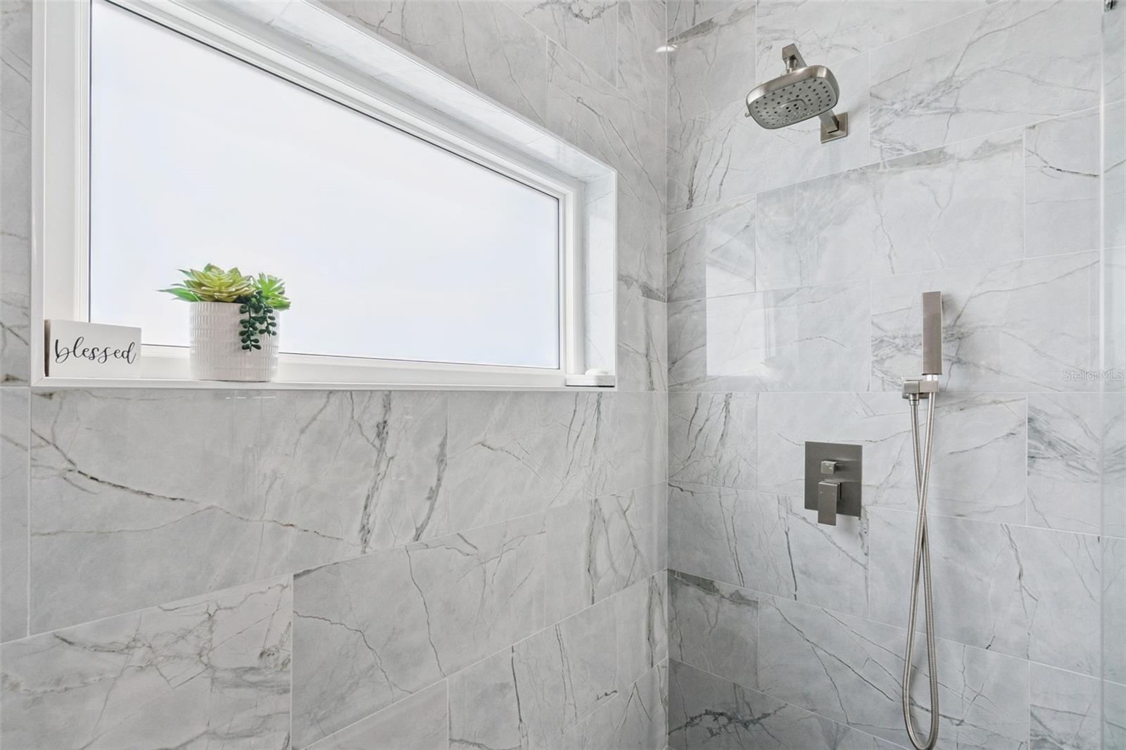 VENTURA PLACE - Residential