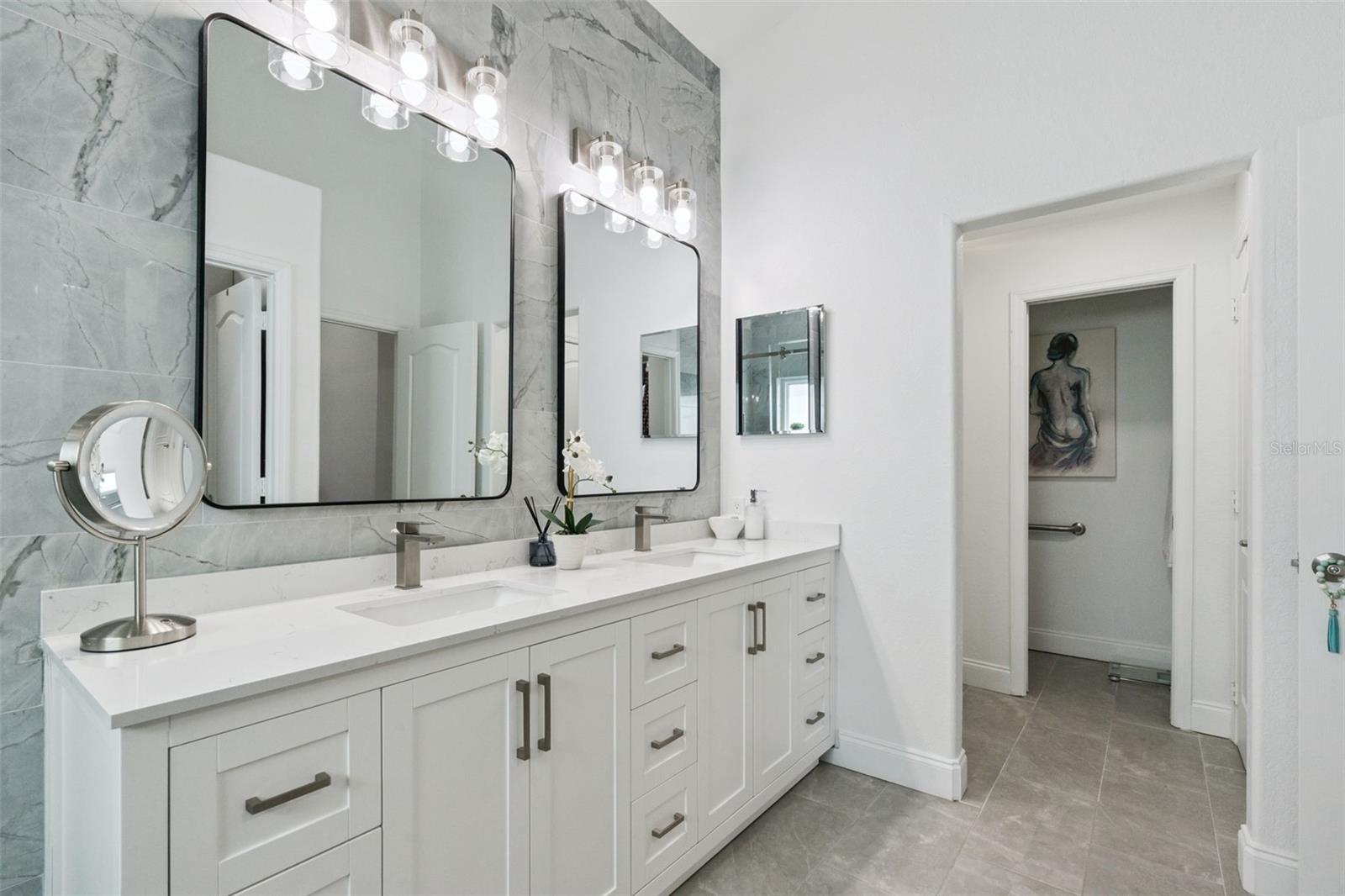 VENTURA PLACE - Residential