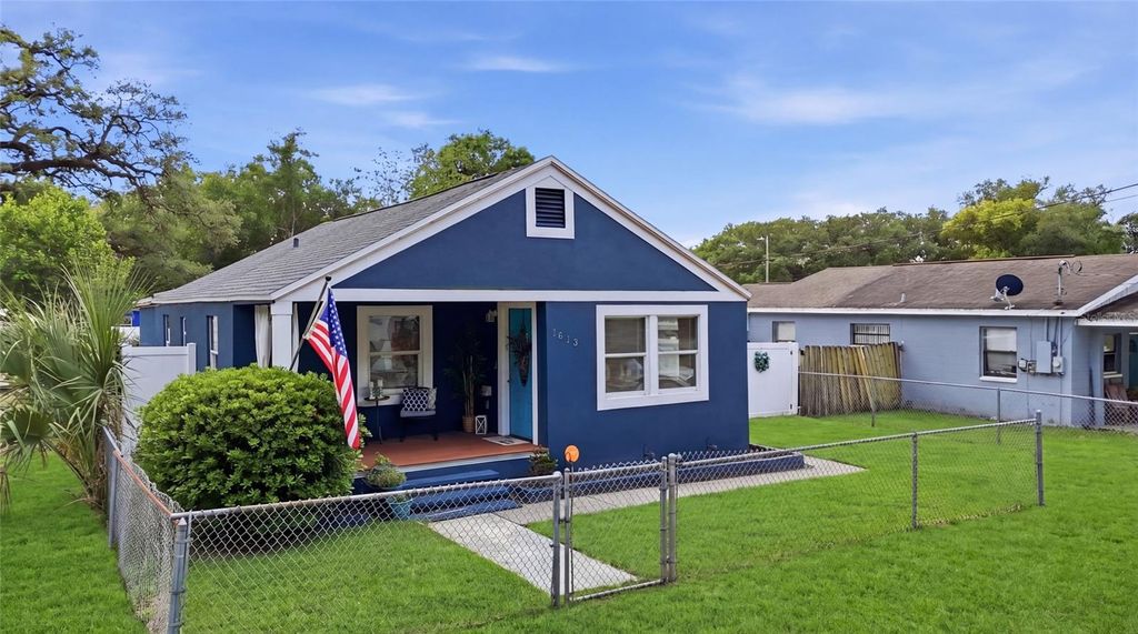 Photo of 1613 E Chelsea Street, Tampa, FL 33610 (MLS # TB8498770)