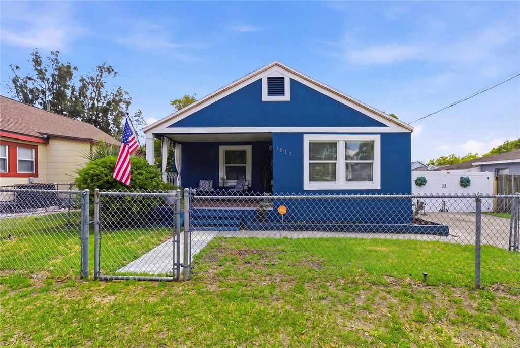 Photo of 1613 E Chelsea Street, Tampa, FL 33610 (MLS # TB8498770)