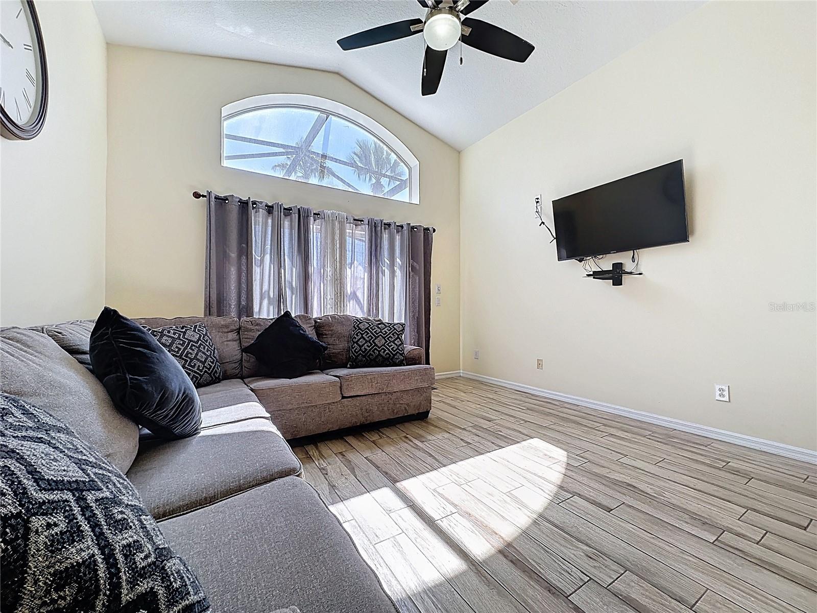 AVIANA PH 01 - Residential