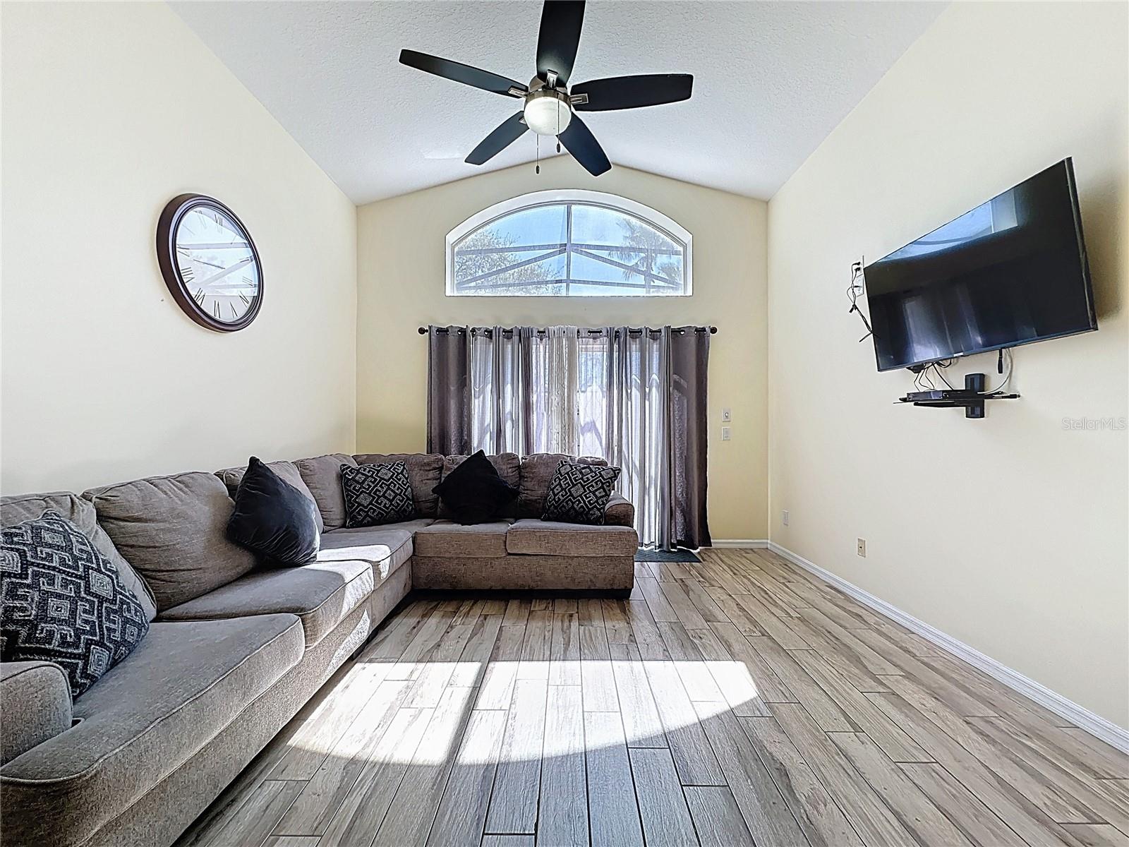 AVIANA PH 01 - Residential