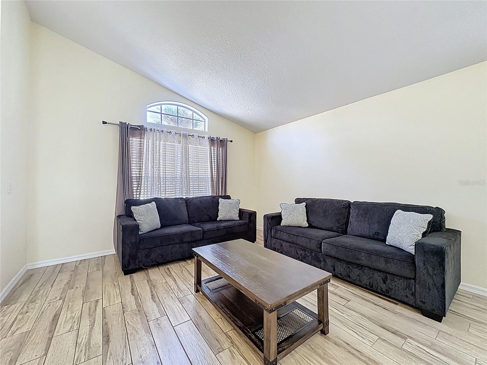 AVIANA PH 01 - Residential