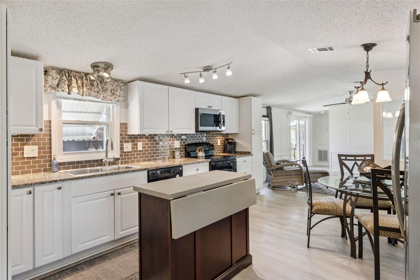 WALK IN WATER VILLAGE - Residential