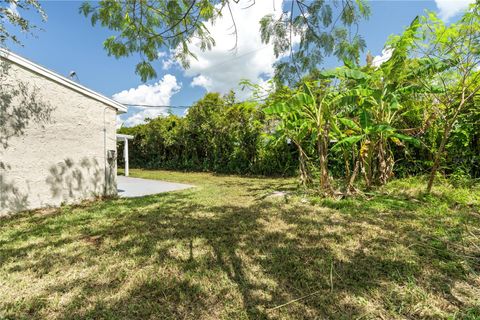 A home in PUNTA GORDA