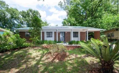 Photo of 2907 NE 19th Street, Gainesville, FL 32609 (MLS # GC538511)