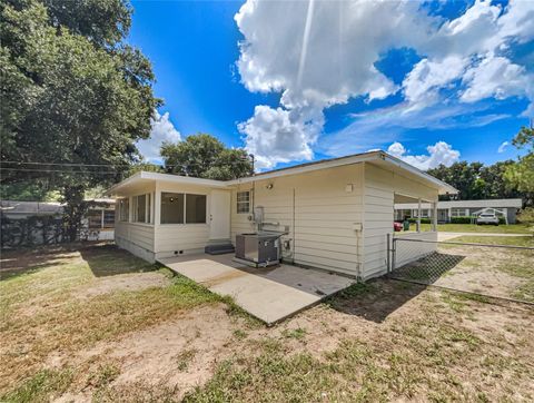 A home in EUSTIS