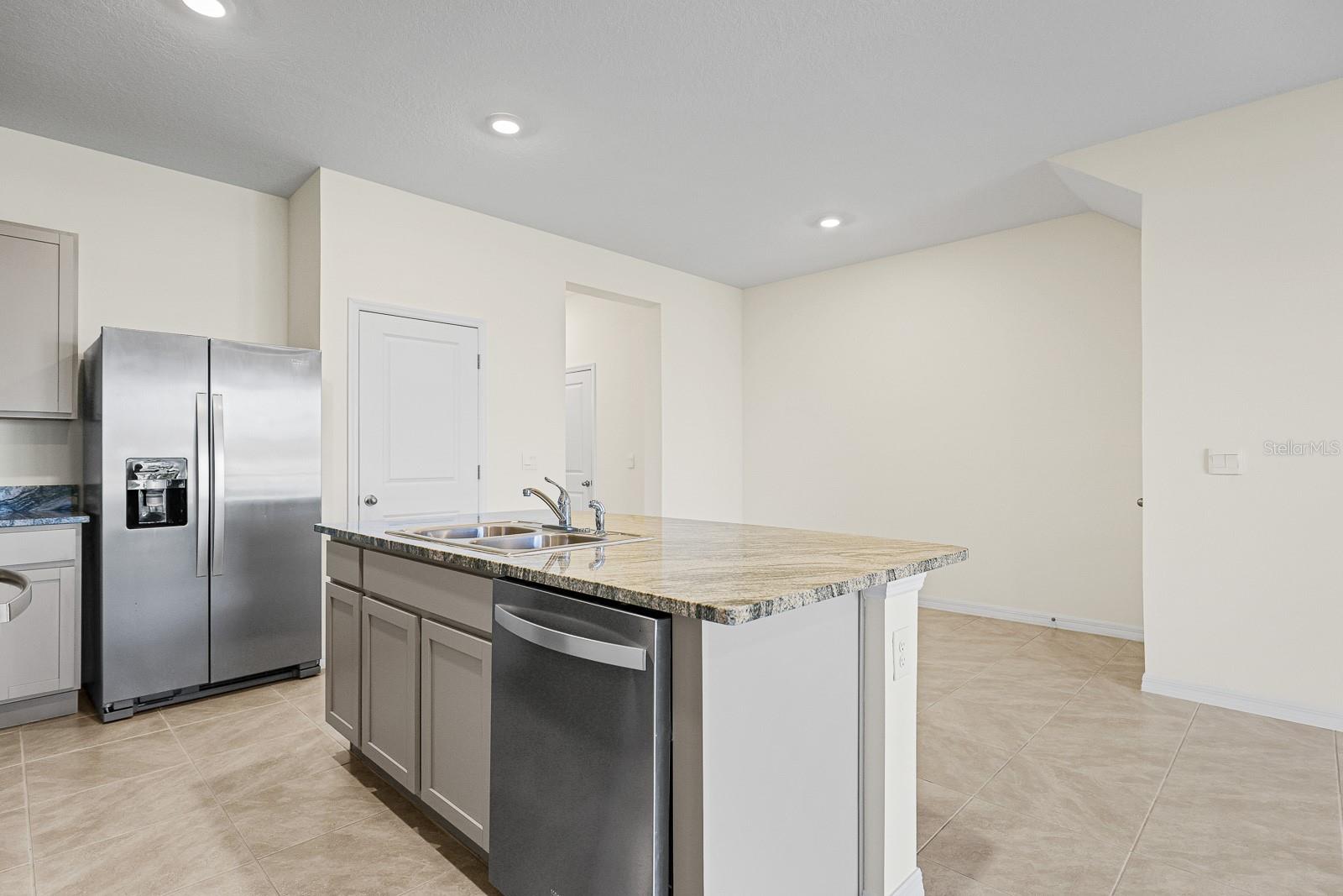 MANGROVE POINT PH 1 - Residential Lease