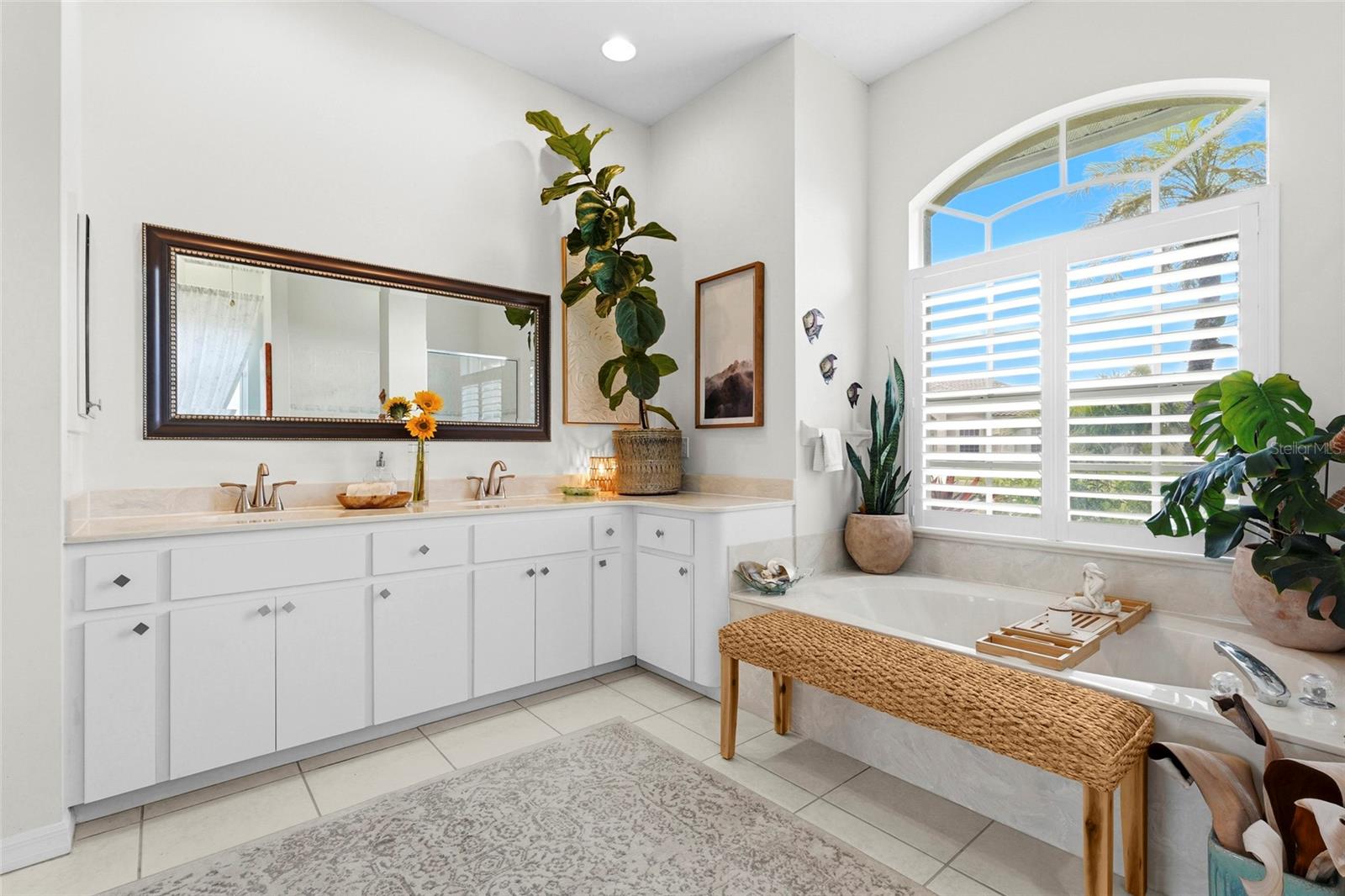 THE LAKES OF JACARANDA - Residential