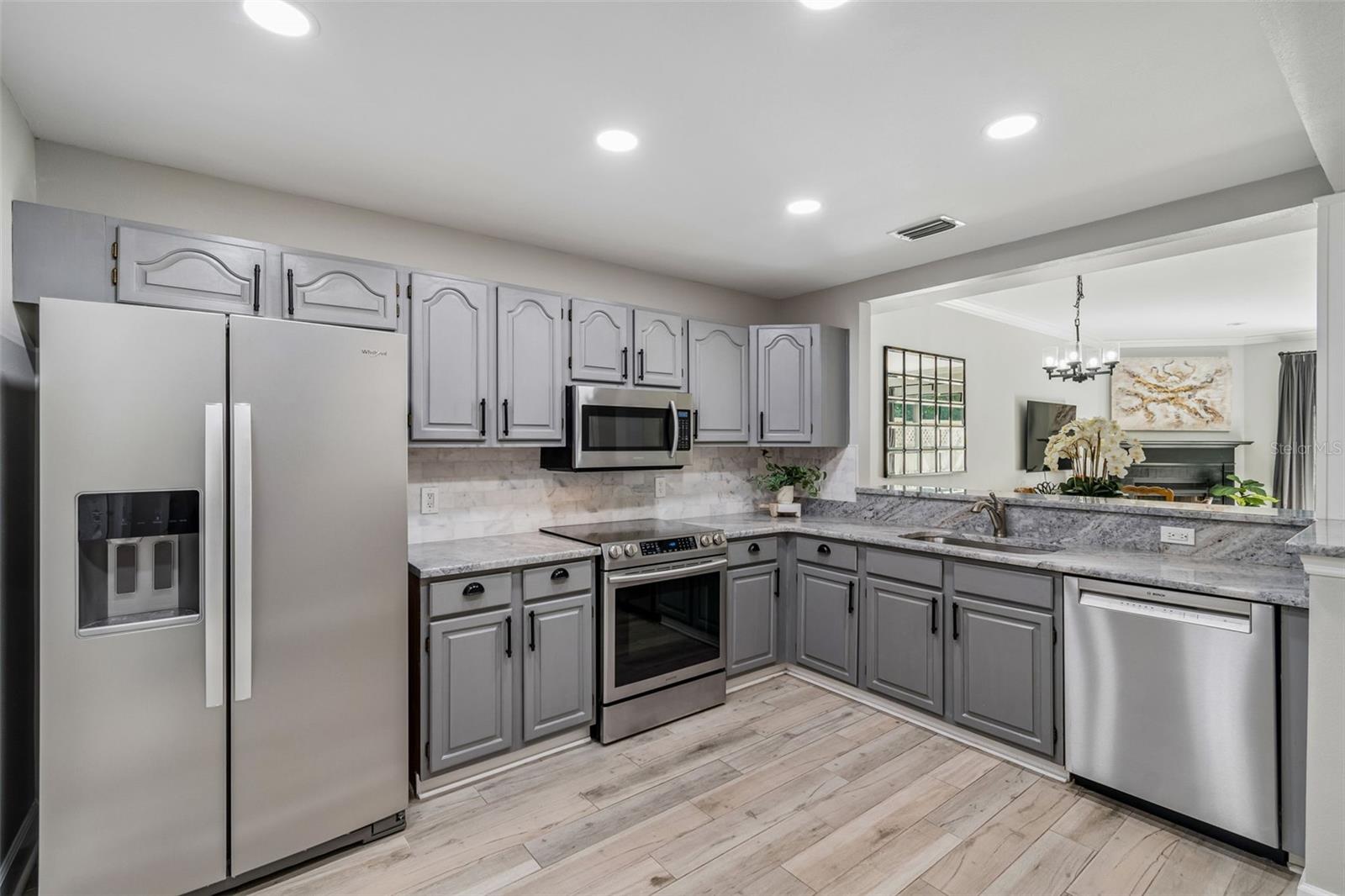 THE VILLAS OF BAY VILLA PLACE - Residential