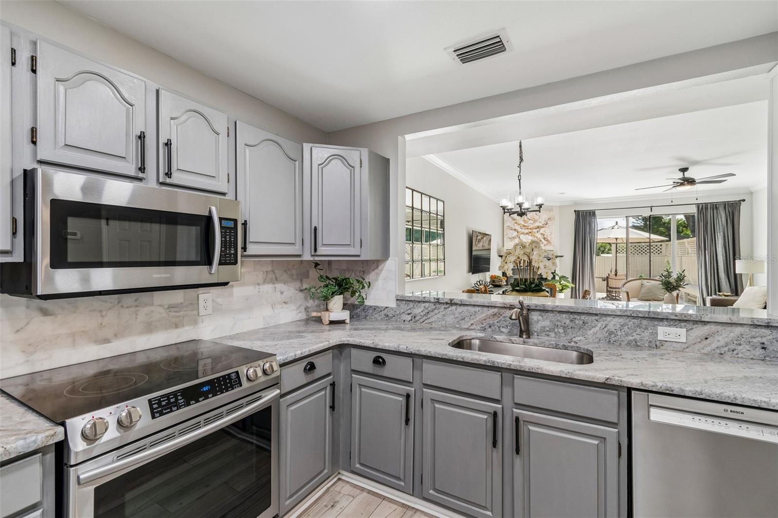 THE VILLAS OF BAY VILLA PLACE - Residential