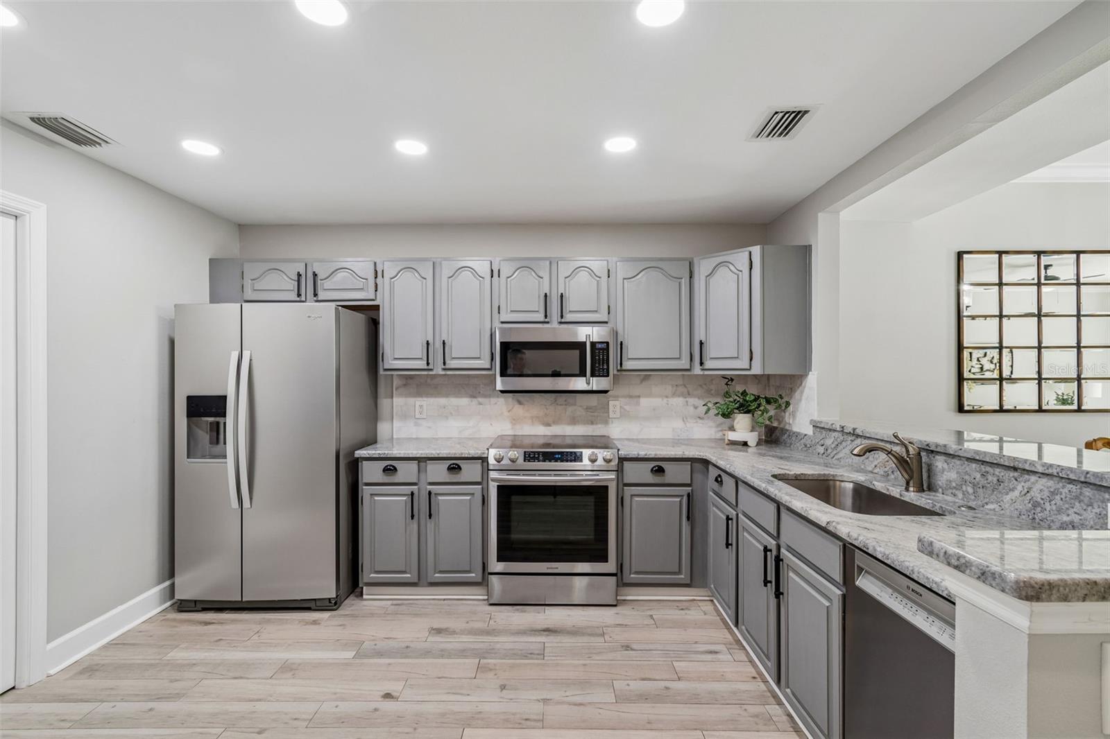 THE VILLAS OF BAY VILLA PLACE - Residential