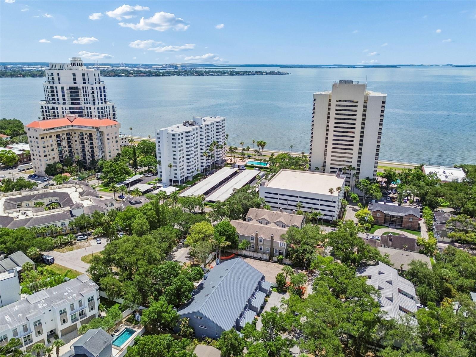 THE VILLAS OF BAY VILLA PLACE - Residential
