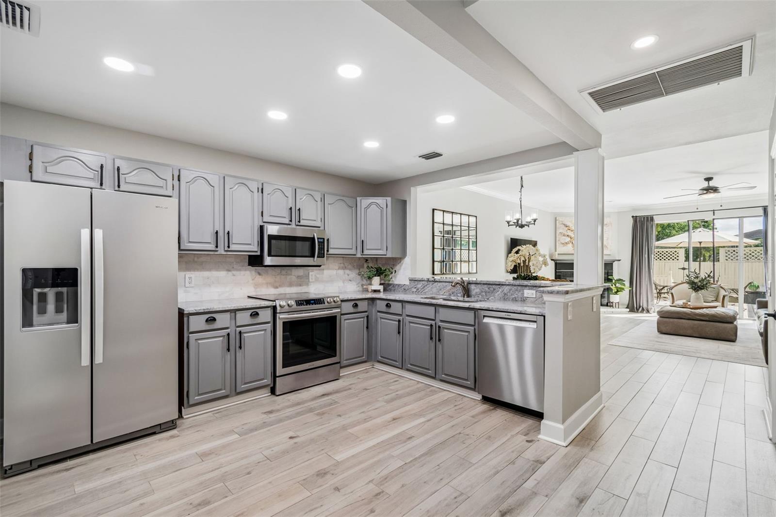 THE VILLAS OF BAY VILLA PLACE - Residential