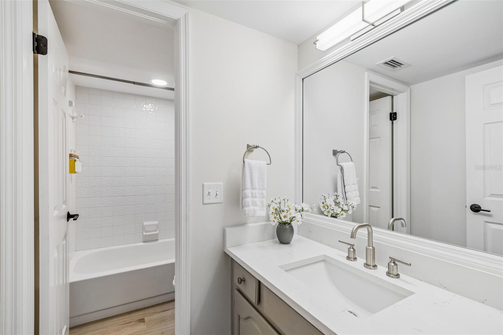 THE VILLAS OF BAY VILLA PLACE - Residential