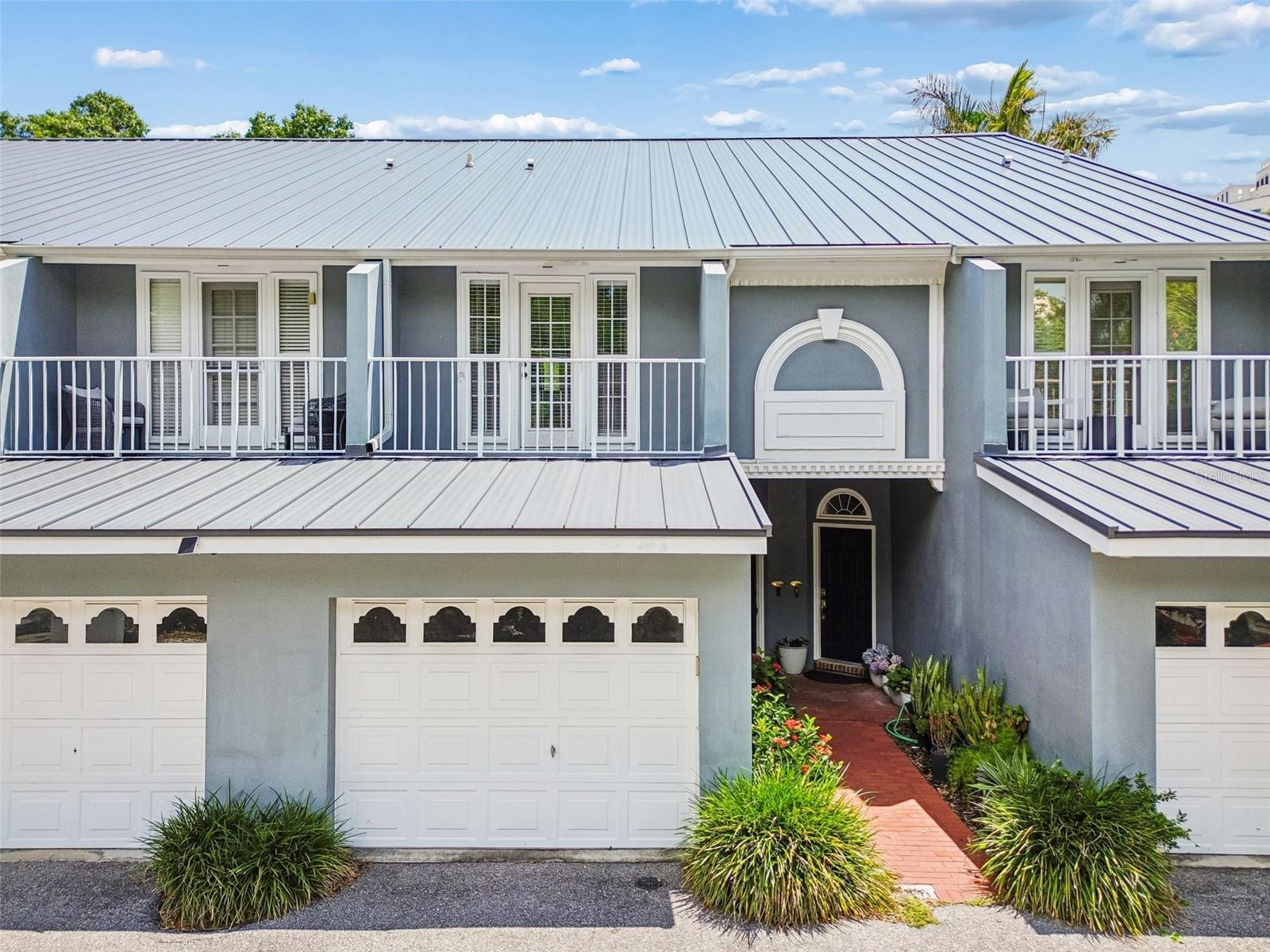 THE VILLAS OF BAY VILLA PLACE - Residential