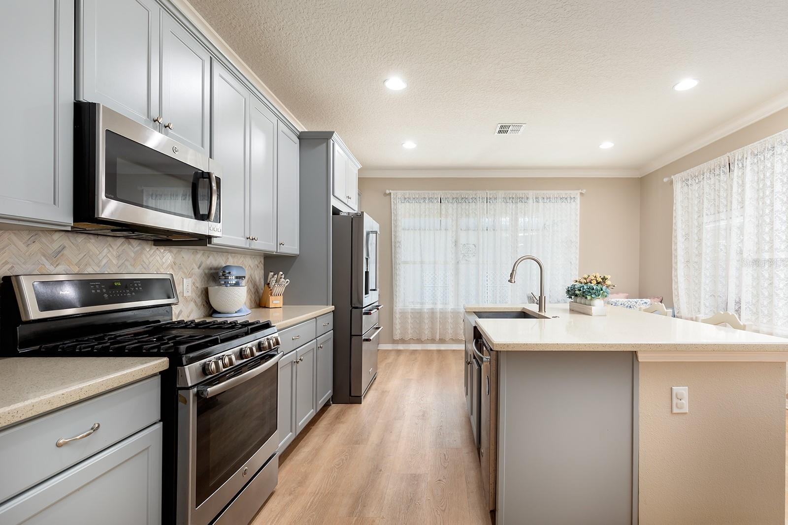 OVERLOOK 2 HAMLIN - Residential