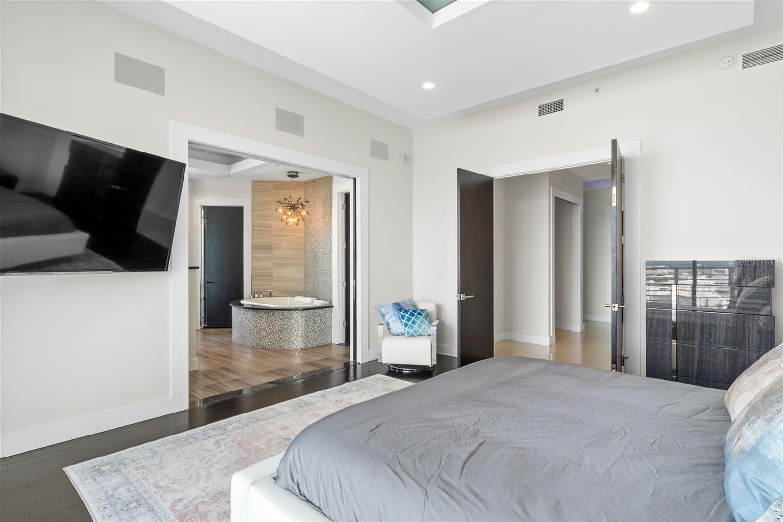 TOWERS OF CHANNELSIDE CONDOMIN - Residential Lease