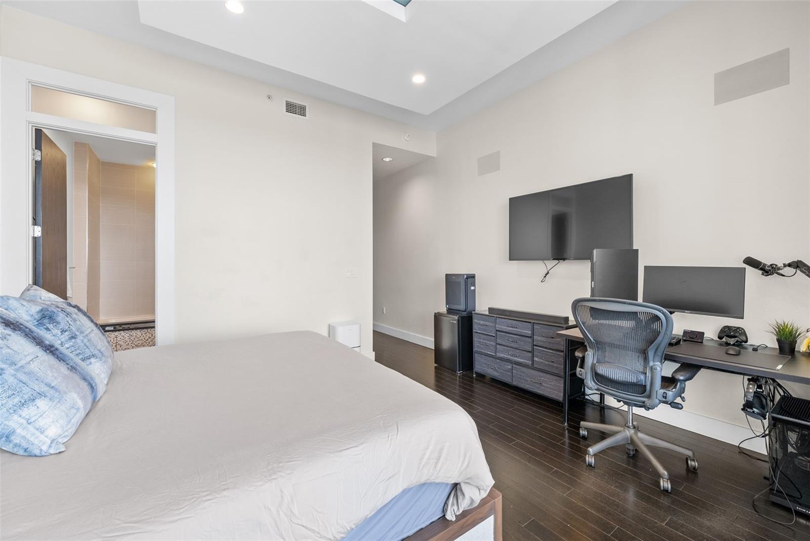 TOWERS OF CHANNELSIDE CONDOMIN - Residential Lease