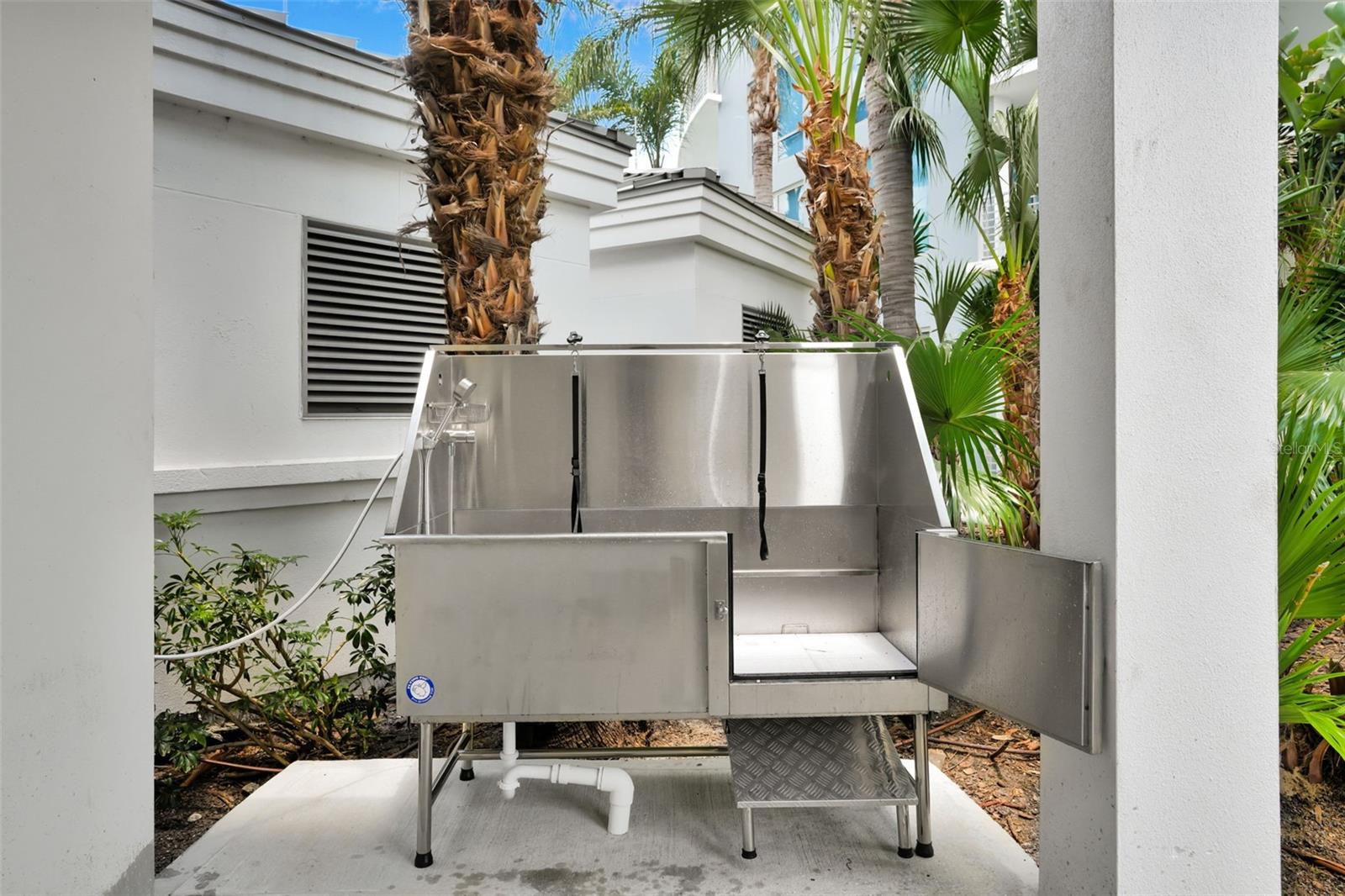 TOWERS OF CHANNELSIDE CONDOMIN - Residential Lease