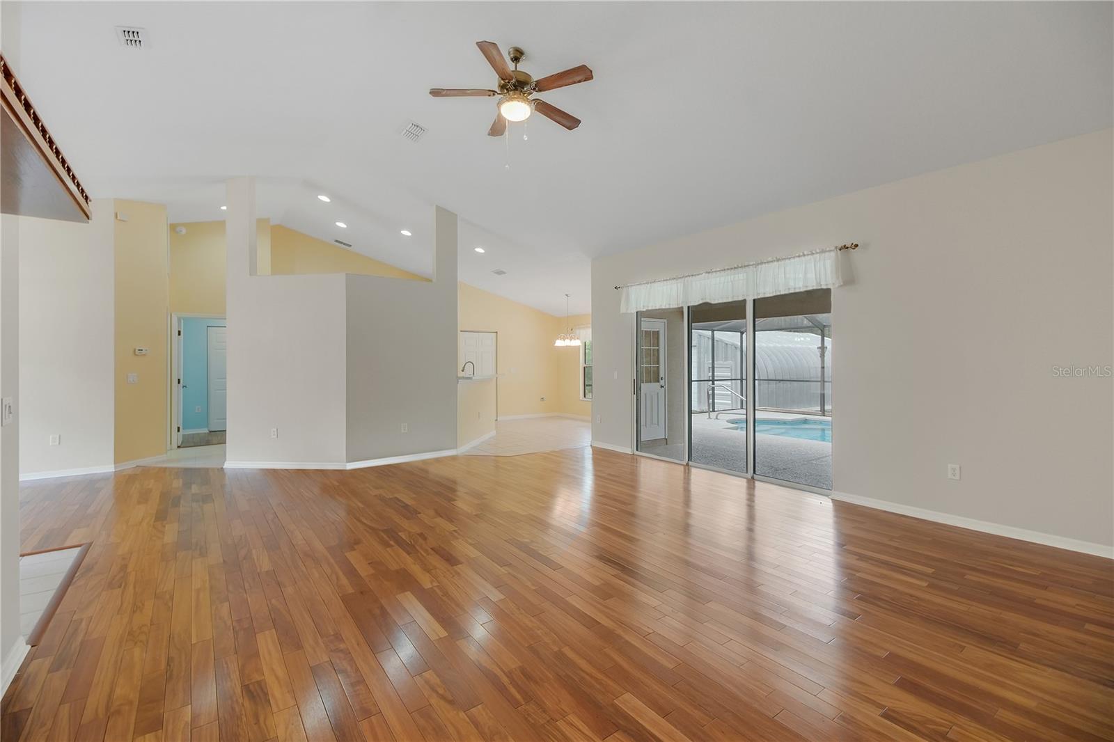 RAINBOW ACRES UN 04 - Residential