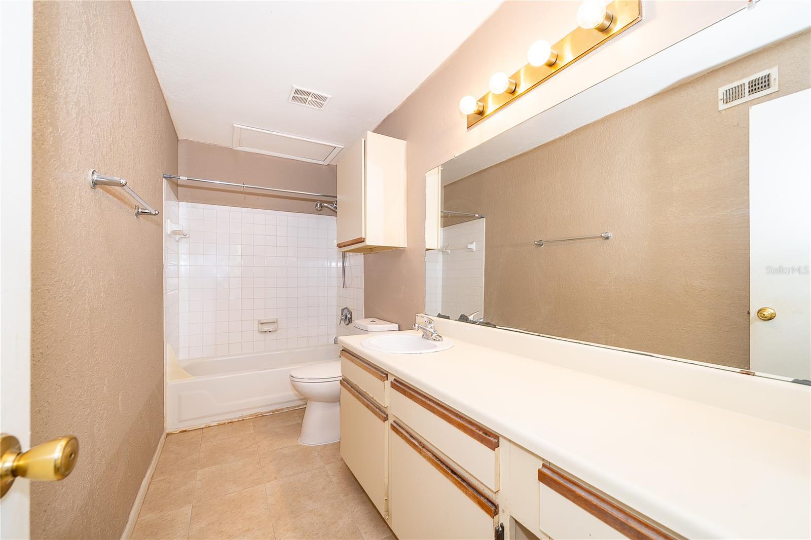 REGENCY GARDENS - Residential