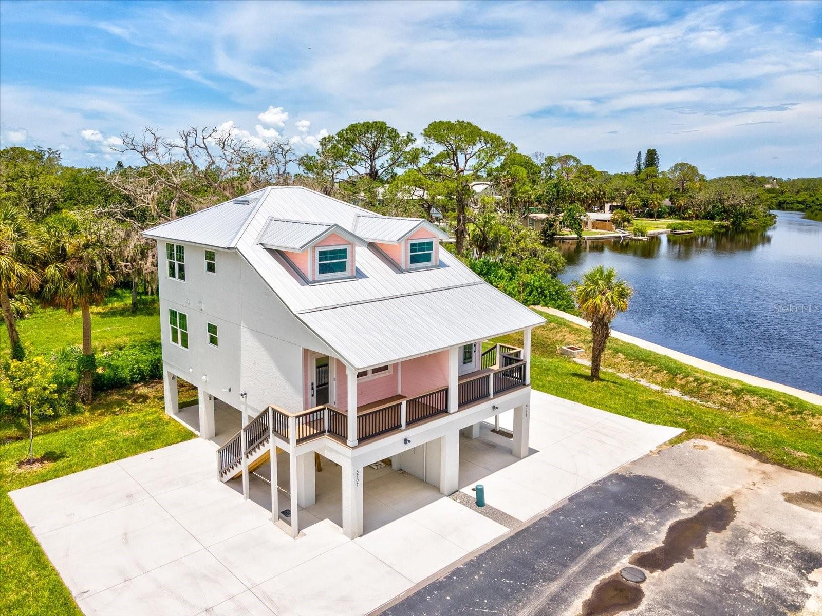 6707 WANDER LANE