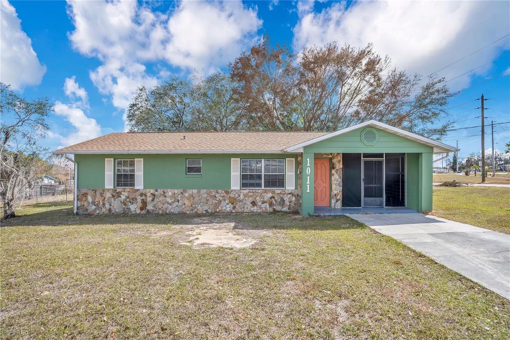 Photo of 1011 Lucerne Drive, Sebring, FL 33870 (MLS # S5144052)