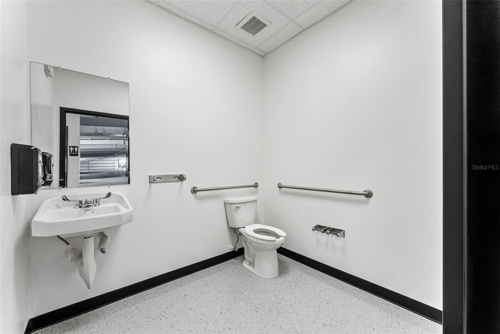 FOREST ACRES - Commercial Sale