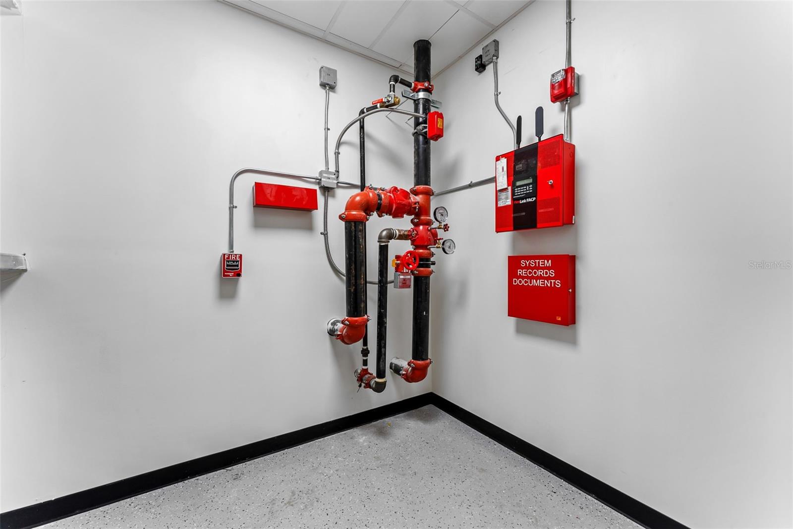 FOREST ACRES - Commercial Sale